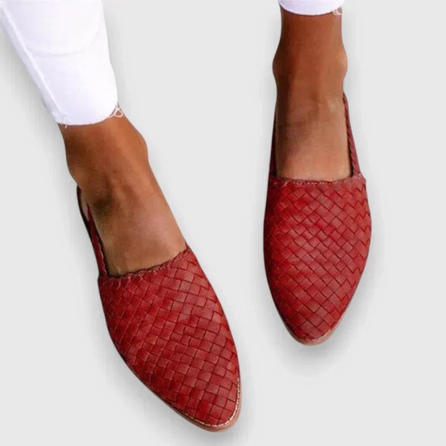 Red / 12 US | 43 EU