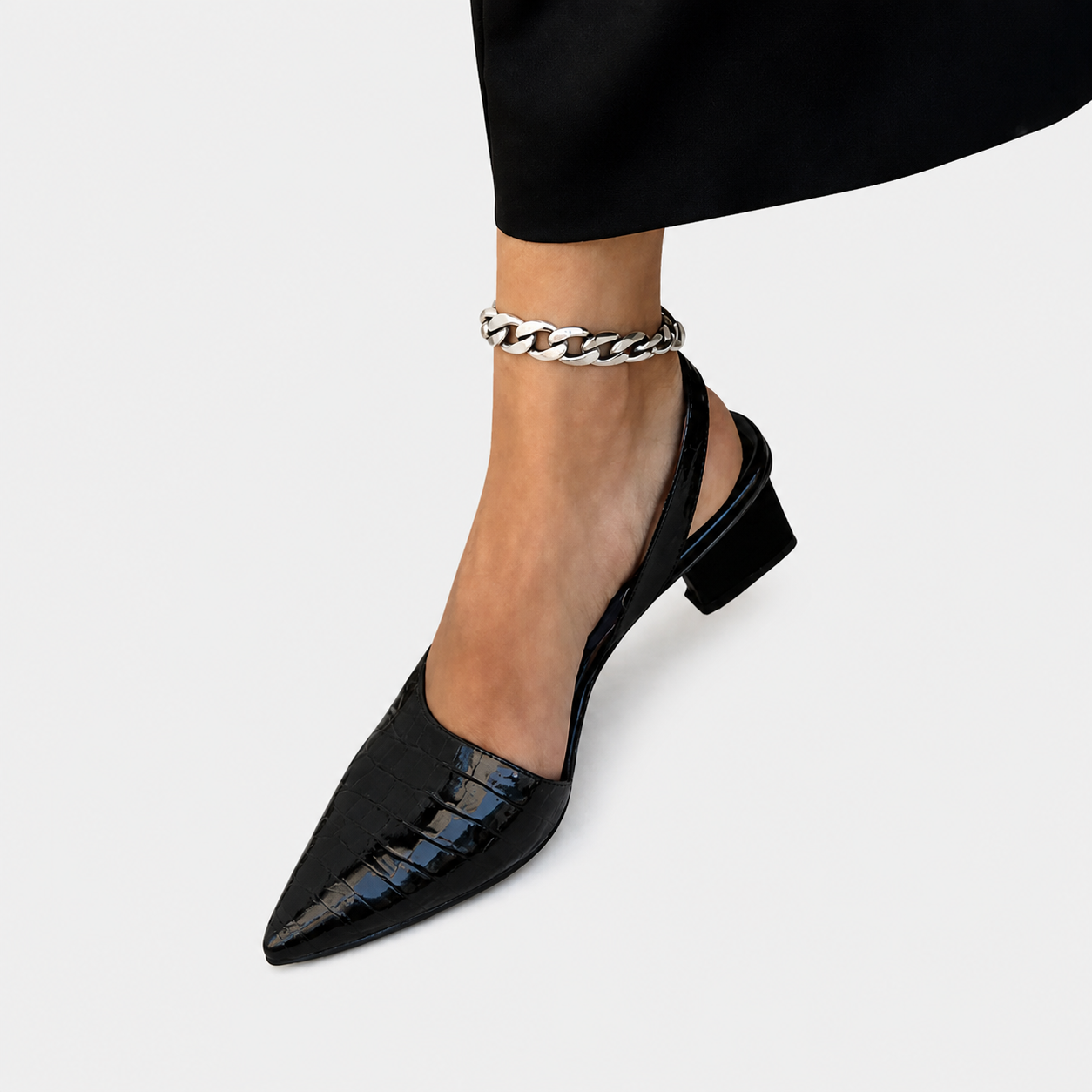Black (almost sold out) / 43
