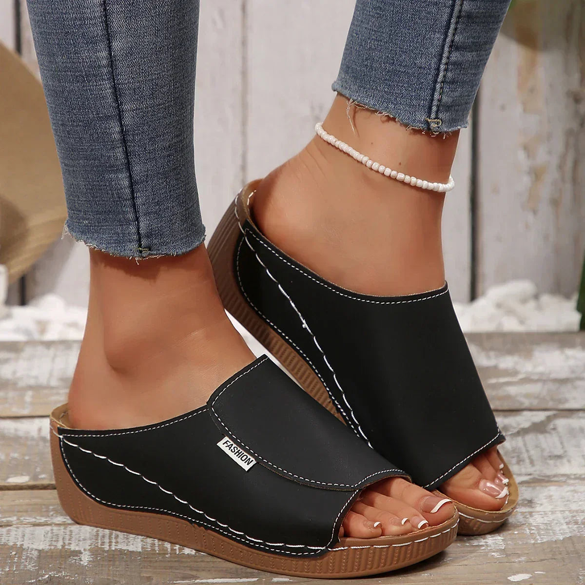 Black / 10